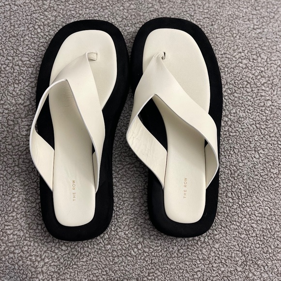 THE ROW Ginza two-tone leather and suede platform flip flops - Picture 2 of 12